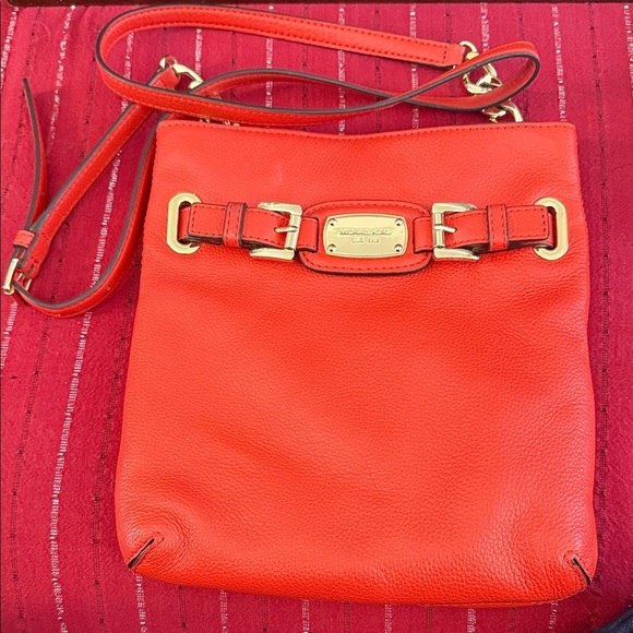 Michael Kors Handbags - Michael Kors Pebbled Leather crossbody bag EST 1981 Gold hardware. Like New